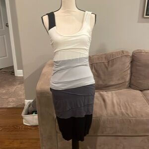 EUC Bailey 44 Low Back Black White Gray Tiered Bodycon Dress size Small
